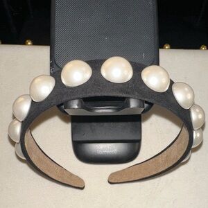 Elegant Black Headband with Pearl Accents